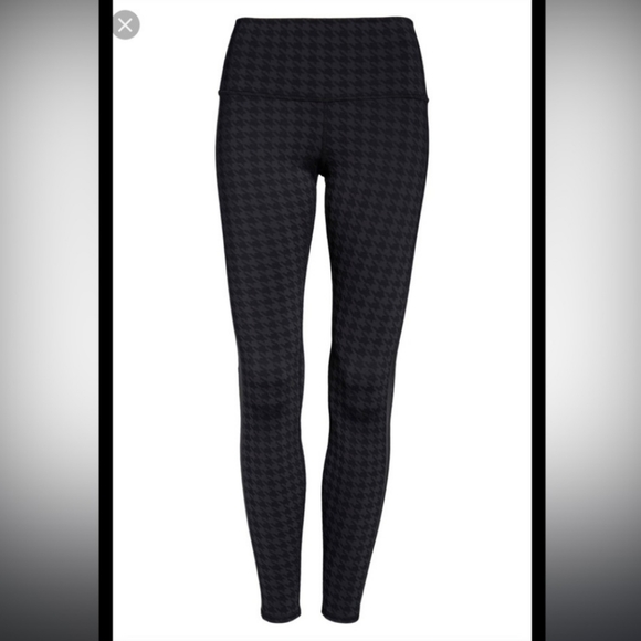 Alo Yoga high rise leggings with Reflective stripes - Picture 3 of 14